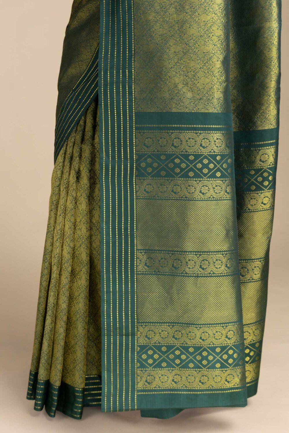 Maangai-Bottle Green Kanchipuram Silk Saree - Image 3