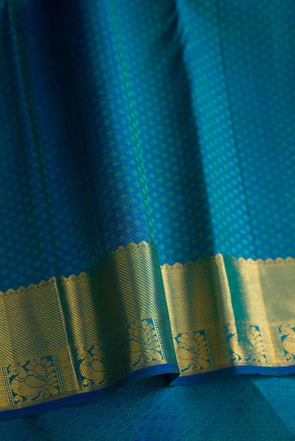 Green Dual Tone Kanchipuram Silk Saree - Image 3