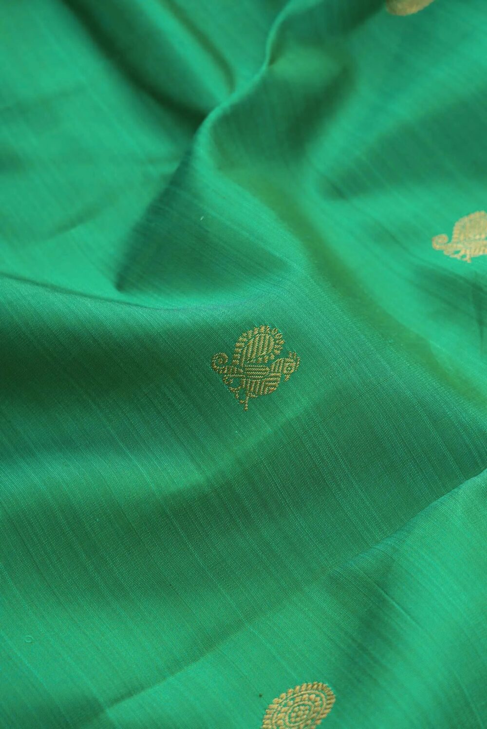Pure Silk Pure Zari Green Dual Tone Kanchipuram Saree - Image 2